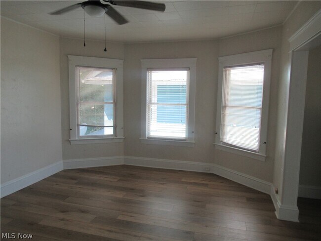 Building Photo - 1518 Ridgewood Ave