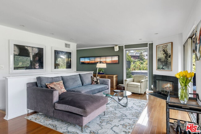 Building Photo - 2843 Lambert Dr