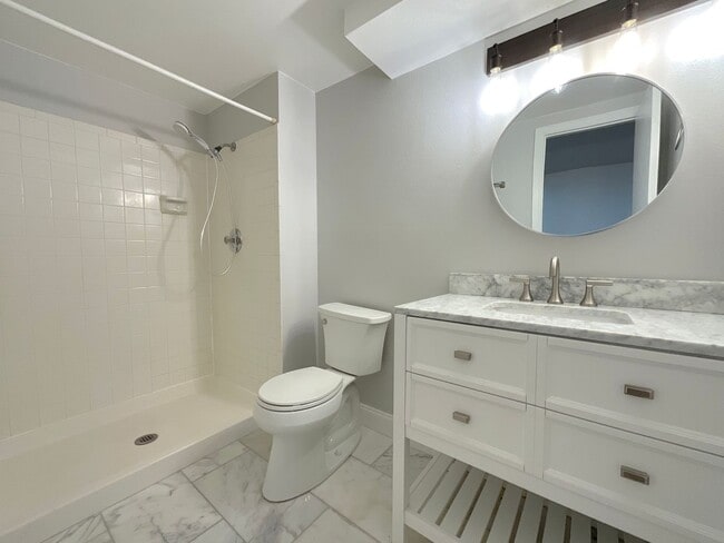 Building Photo - 4 Bedroom Home Available Near E Cheyenne M...