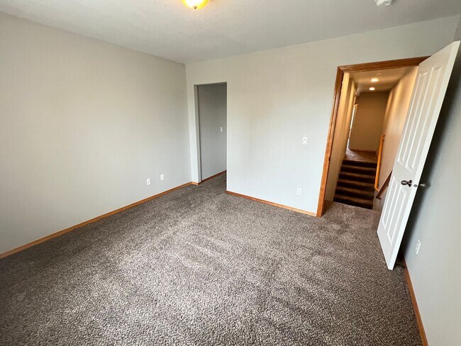 Building Photo - 747-747 SE Tampa St