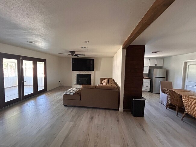 Primary Photo - Space and updated in Lemoore
