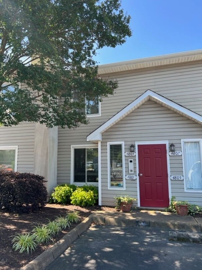 Building Photo - CHIC'S BEACH