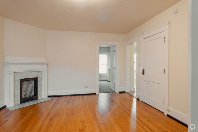 1BR, 1BA - Plymouth Apartments