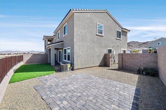 Building Photo - 352 Rosefinch St