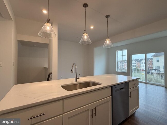 Building Photo - 453 Husky Trl