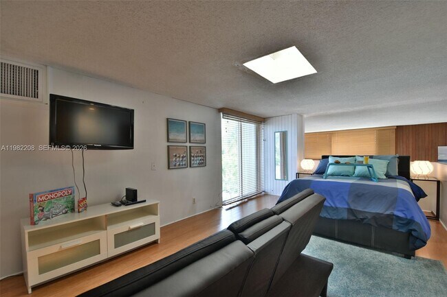 Building Photo - 250 SE Park St