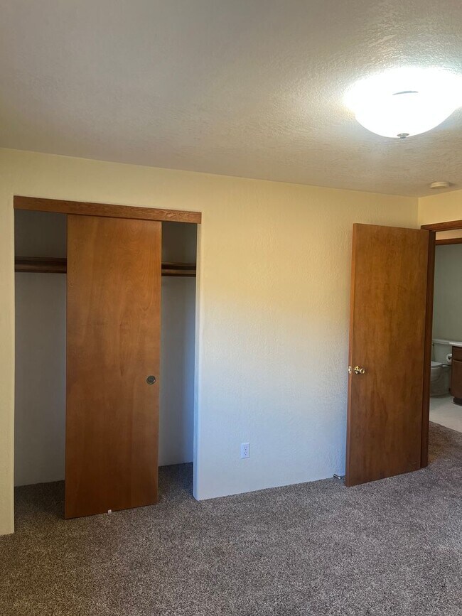 Building Photo - 3 Bedroom 2 Bath House