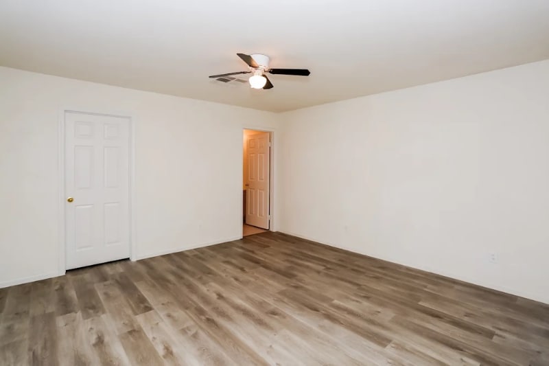 Building Photo - 829 Beefeater Pl