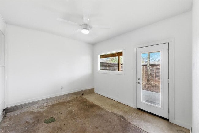 Building Photo - 3408 Dolphin Dr