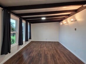 Building Photo - 1030-1032 Forson Rd