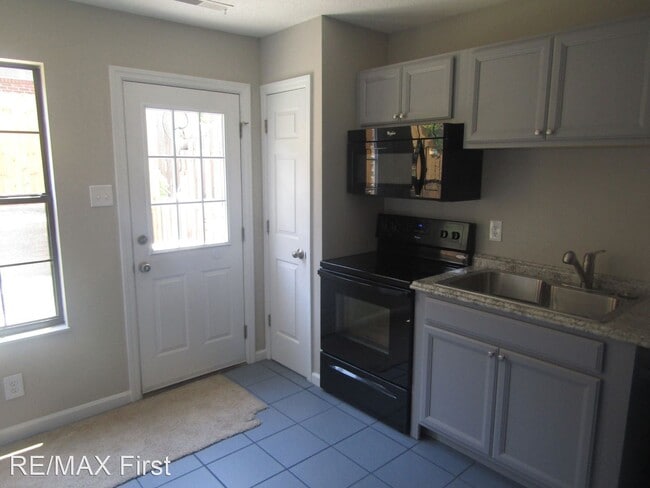 Building Photo - 3 br, 2 bath House - 218 S. Magnolia St.