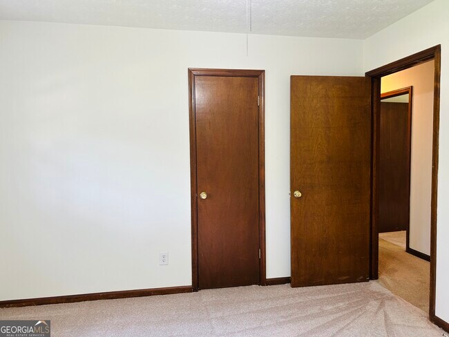 Building Photo - 5433 Wydella Rd SW