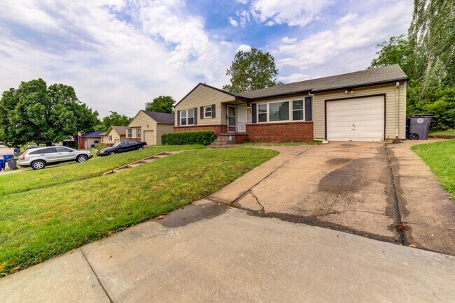 Building Photo - Charming 3 Bedroom 1 Bath near Route 66!