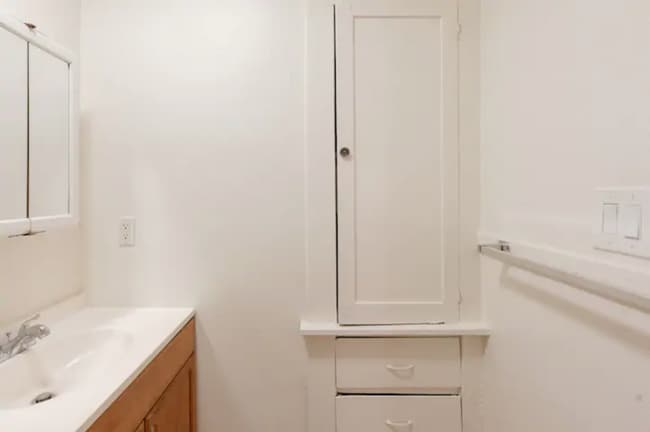 Bathroom - 3613 4th W St