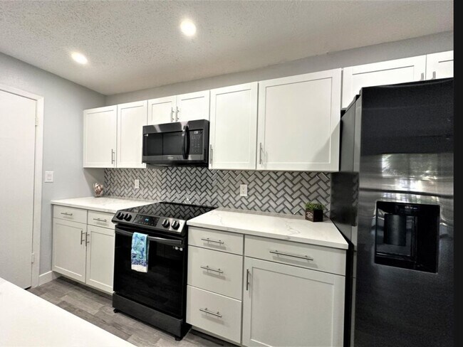 Building Photo - 3525 Sable Palm Ln