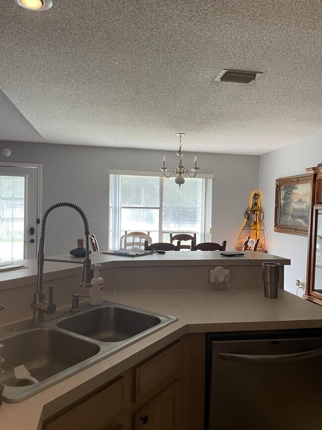 Building Photo - 2381 Hilton Dr