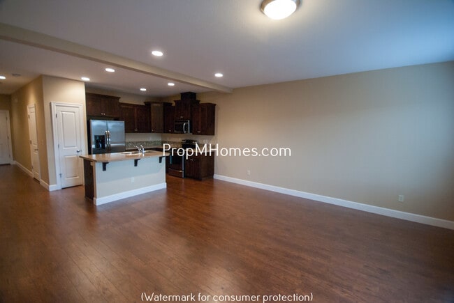 Building Photo - Beautiful Damascus Three Bedroom Townhouse in Wind Swept Waters!