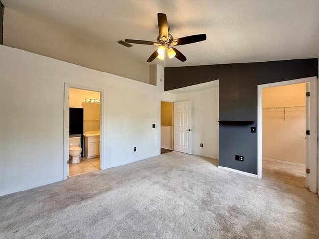 Building Photo - 13706 Forest Lake Dr