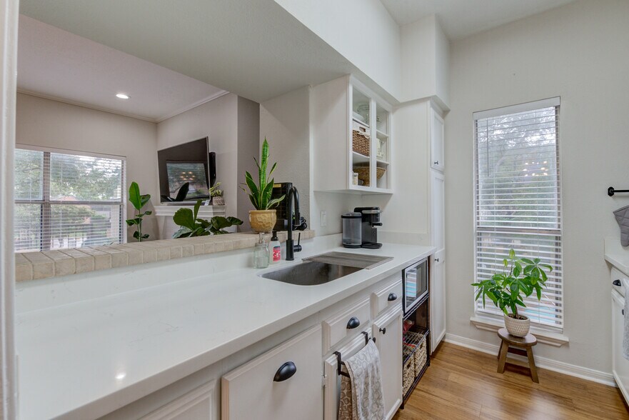 Building Photo - 704 Bering Dr