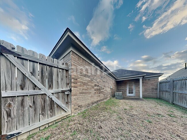 Building Photo - 10062 Mill Hill Ave