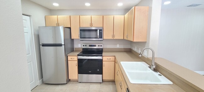 Building Photo - 940 Village Trail