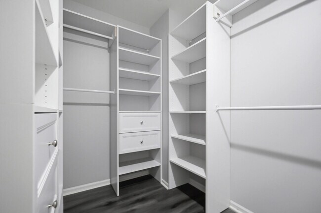 Building Photo - 512 Normandy Ln