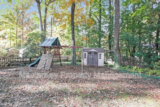 Building Photo - 916 Tanglewood Dr