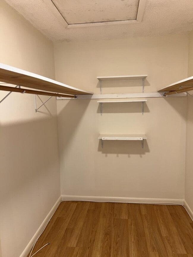 Building Photo - 3094 Bermwood Ln