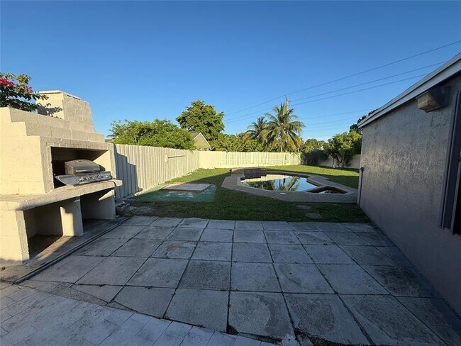 Building Photo - 2451 SW 86th Ave