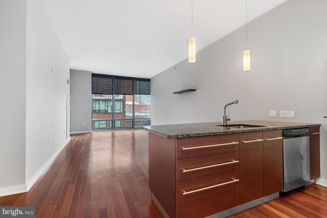 Building Photo - 2101 Market St