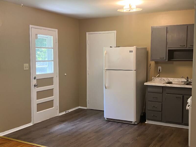 Building Photo - 1490 Cedar Creek Ln