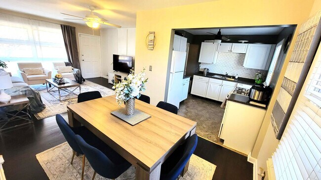 Building Photo - Clean 4 Bedroom Ready For Rent