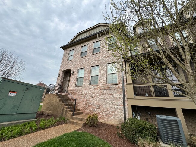 Building Photo - Luxury Townhome at The Enclave at Harpeth ...