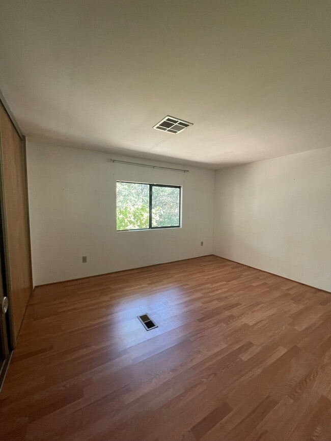 Building Photo - 1500 Granite Shadows Dr