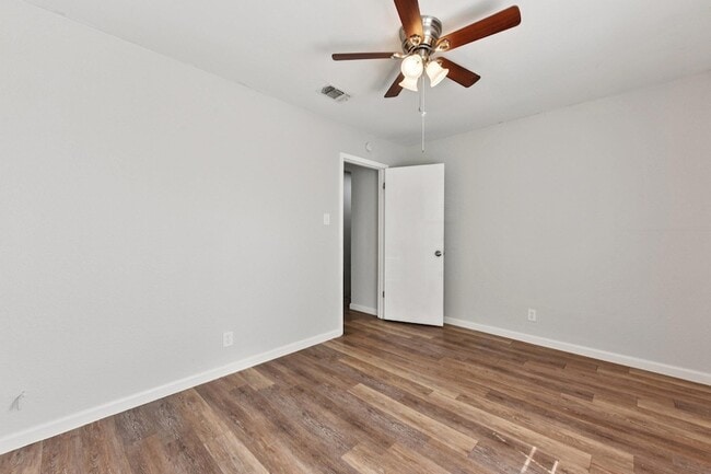 Building Photo - 1210 Southport Dr