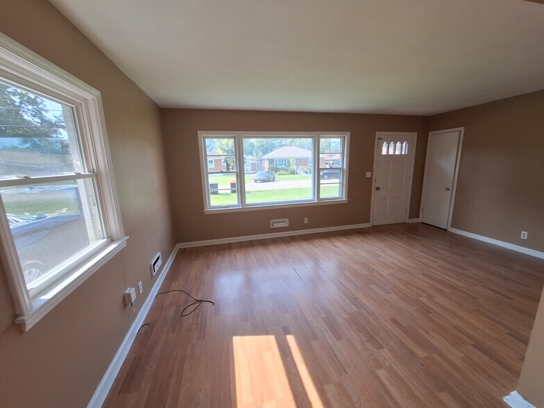 Building Photo - 1611 Clarice Way