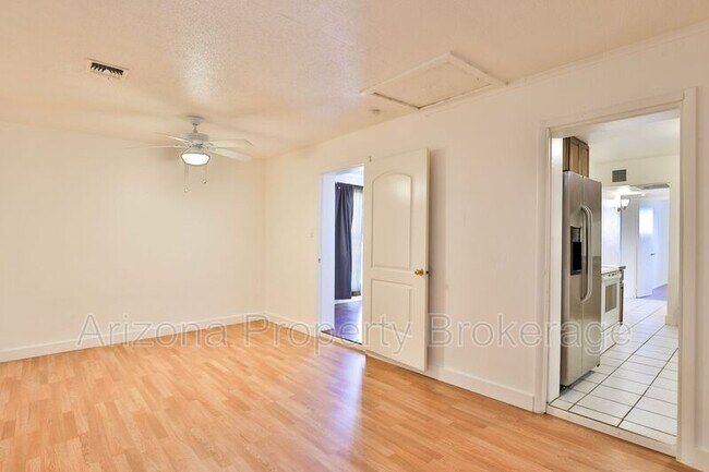 Building Photo - 8041 N 30th Dr