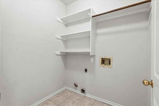 Building Photo - 5916 Rickerhill Ln