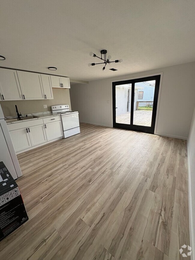 Building Photo - Newly Remodeled Charming 3bd2br Home!!