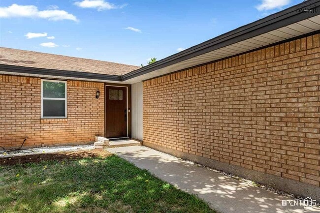 Building Photo - 5504 Hooper Dr