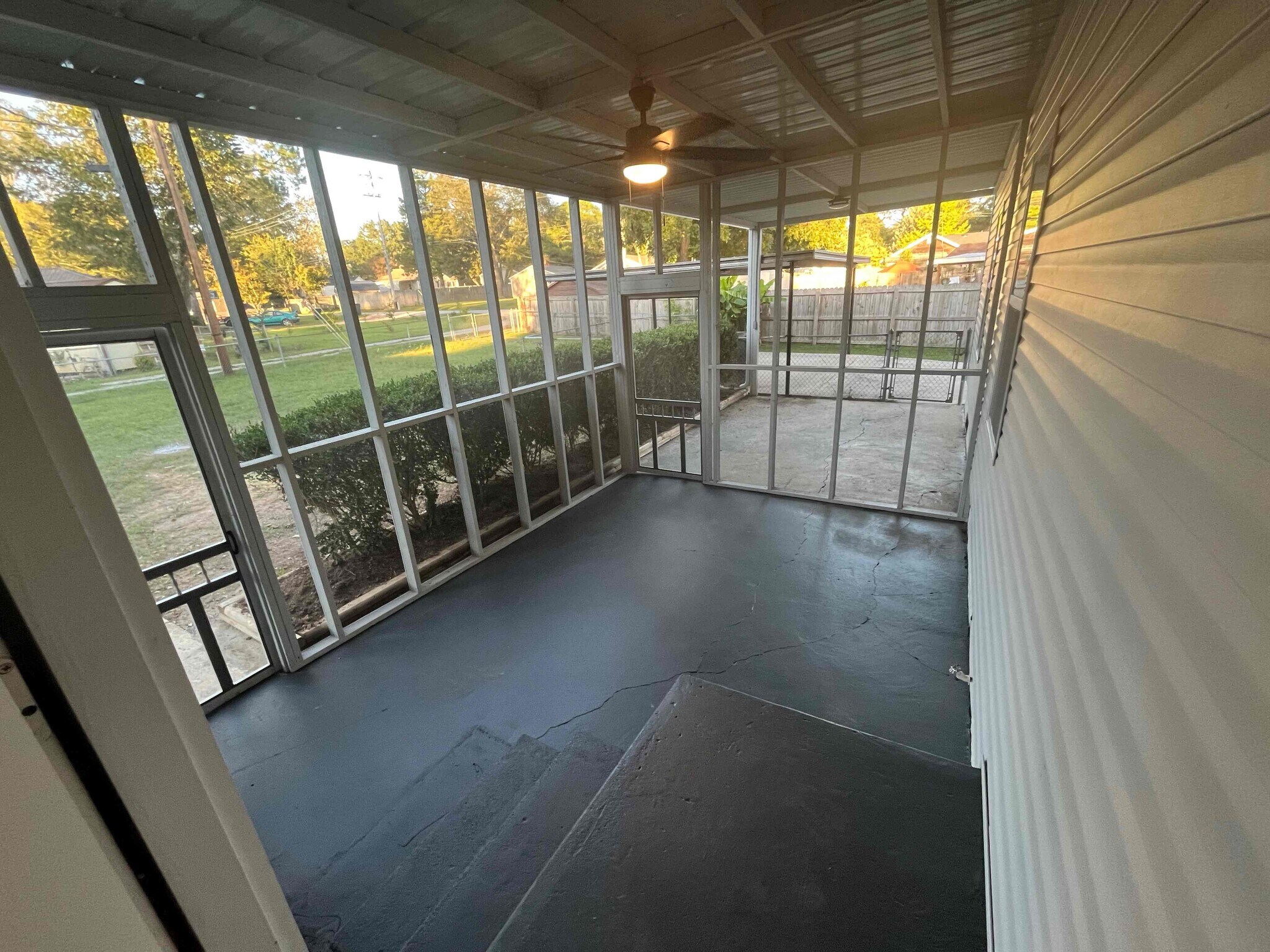 Building Photo - 1509 Buena Vista Cir SE