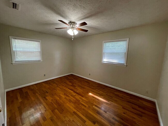 Building Photo - Updated 3/1 House in Lindale $1,295