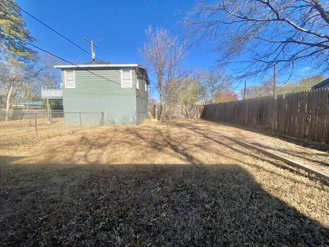 Building Photo - 2420 33rd St