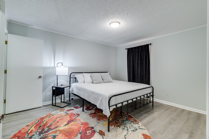 Building Photo - 129 Ridgedale Dr