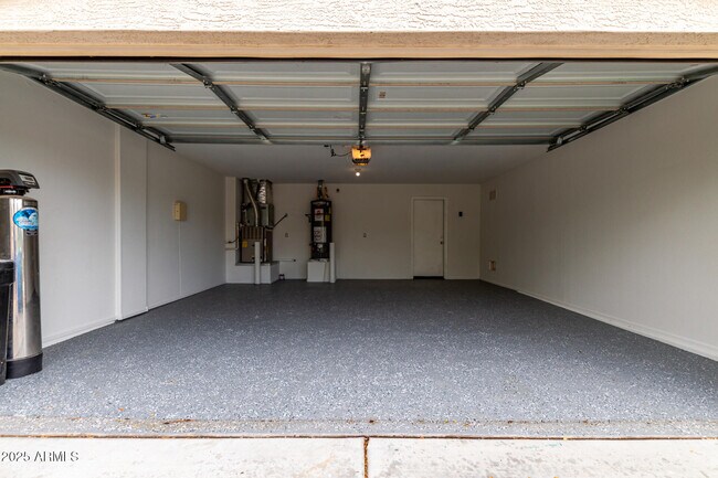 Building Photo - 8003 S 48th Dr