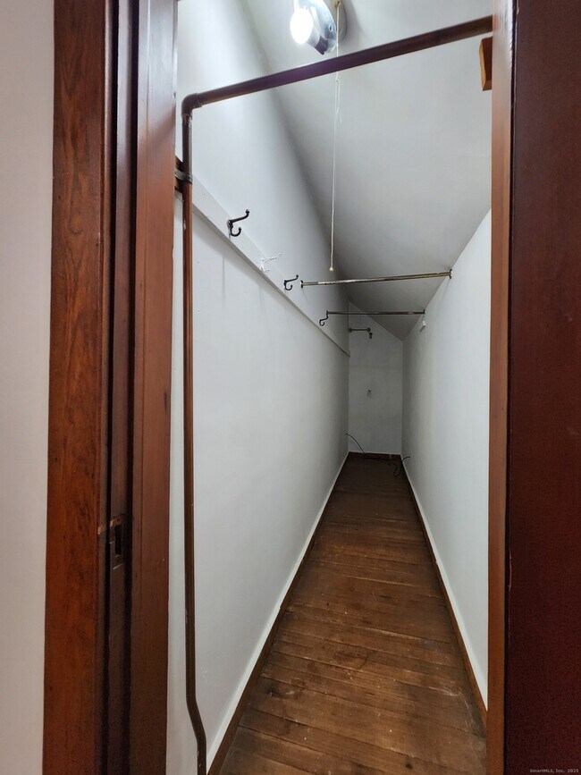 Building Photo - 106 Lyons St