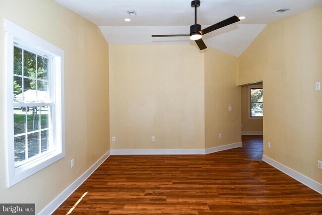Building Photo - 5523 Halwis St