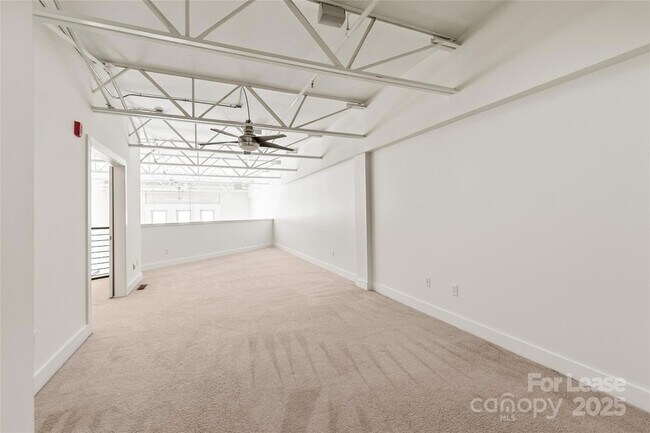 Building Photo - 931 Westmere Ave