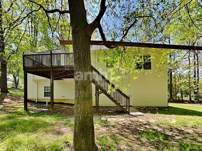 Building Photo - 356 McMillan Rd