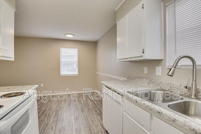 Building Photo - 2573 Tobacco Rd